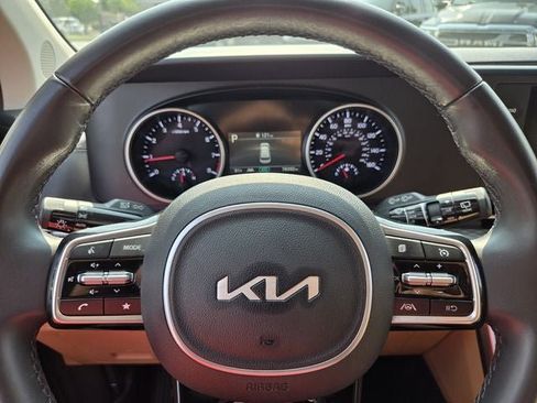 Used 2024 Kia Carnival LX FWD image 33