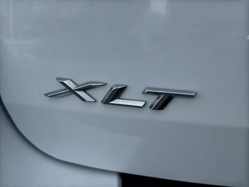 Used 2020 Ford Explorer XLT w/ Equipment Group 202A AWD/4WD image 19