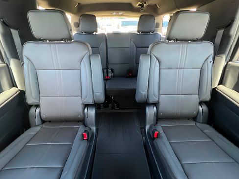 New 2026 Chevrolet Suburban High Country AWD/4WD image 27
