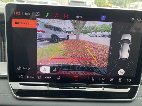 New 2026 Volkswagen Tiguan SE R-Line FWD image 19