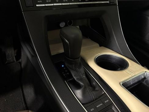 Used 2019 Toyota Avalon Limited FWD image 22