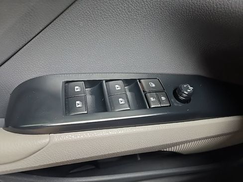 Used 2019 Toyota Camry LE FWD image 22