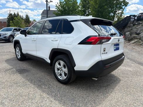 Used 2021 Toyota RAV4 XLE AWD/4WD image 4