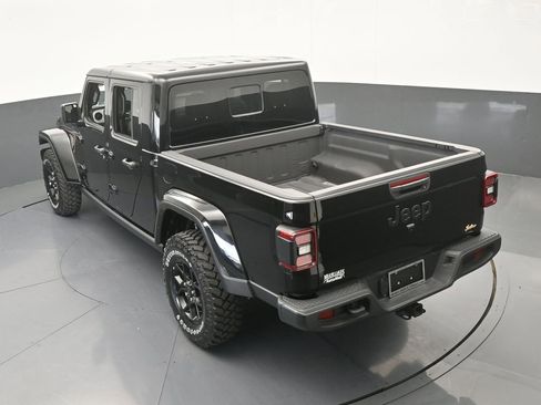 Used 2024 Jeep Gladiator Mojave AWD/4WD image 45