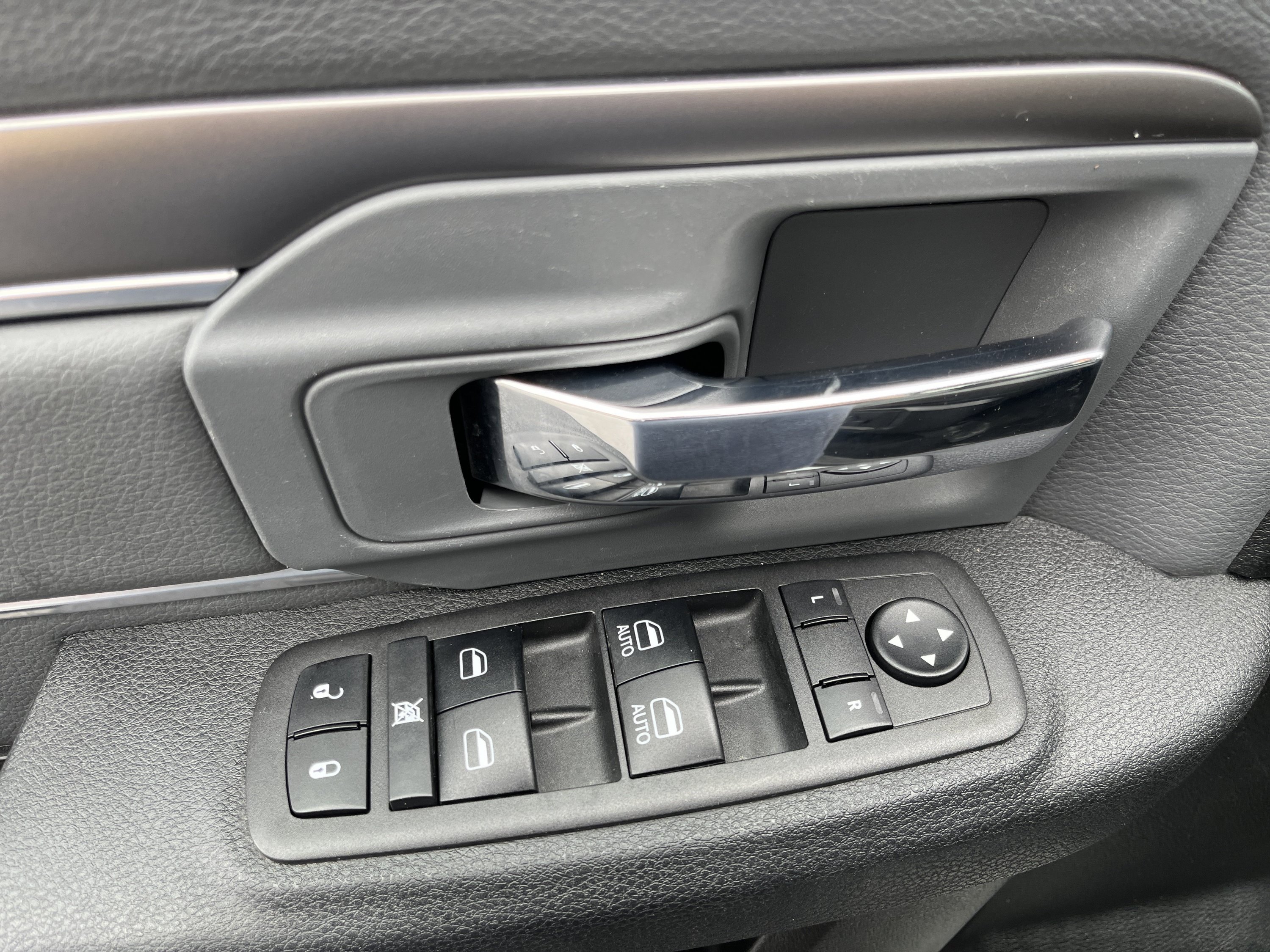 Used 2023 RAM 1500 Classic SLT w/ Protection Group AWD/4WD image 14