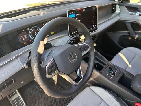 New 2026 Volkswagen Tiguan SE R-Line image 8