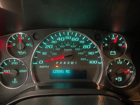 Used 2018 Chevrolet Express 3500 w/ Driver Convenience Package RWD image 10
