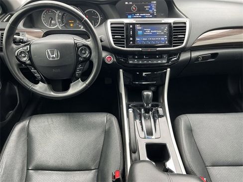 Used 2016 Honda Accord Touring image 10