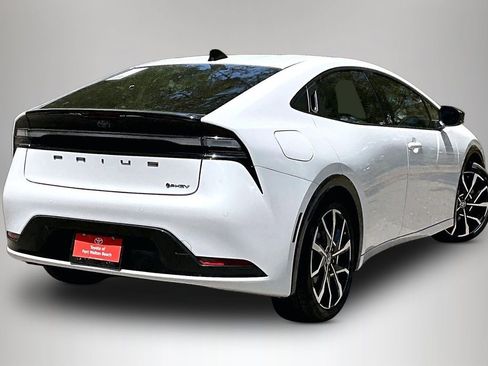 Used 2026 Toyota Prius Plug-In Hybrid FWD image 5