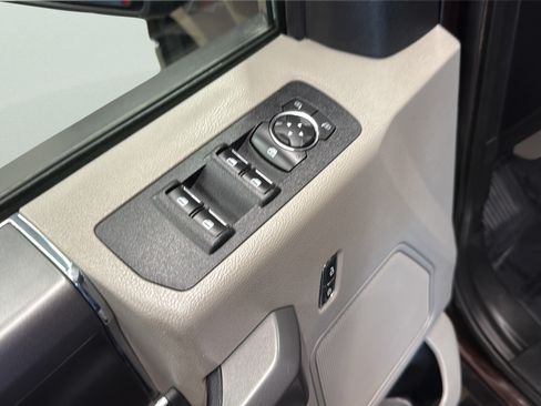 Used 2018 Ford F150 XLT w/ Equipment Group 302A Luxury AWD/4WD image 11