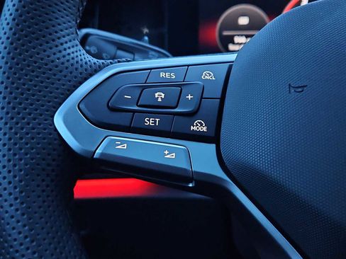 New 2025 Volkswagen Tiguan SE R-Line image 10