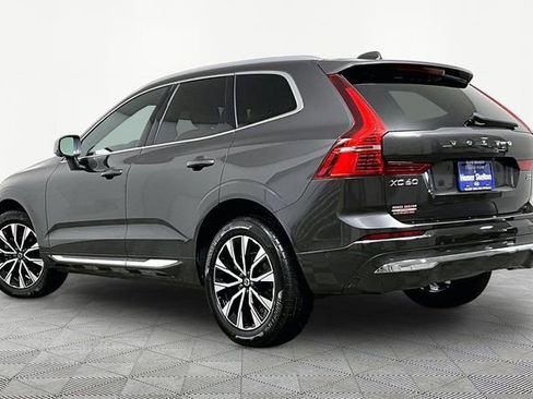 Used 2023 Volvo XC60 B5 Plus image 11