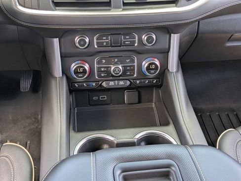 Used 2024 GMC Yukon SLT w/ SLT Luxury Package RWD image 18