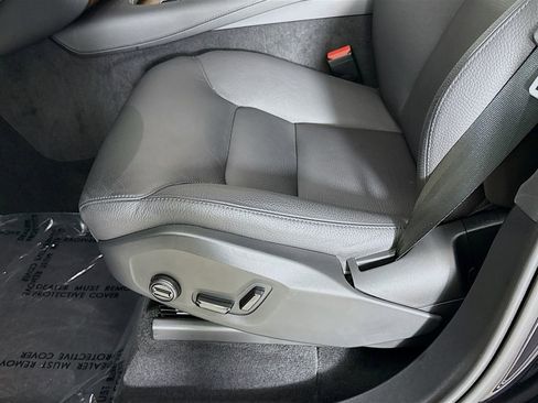 Certified 2025 Volvo XC90 B6 Plus image 19