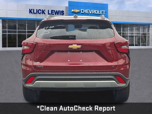 Used 2025 Chevrolet Trax LT w/ LT Convenience Package FWD image 7
