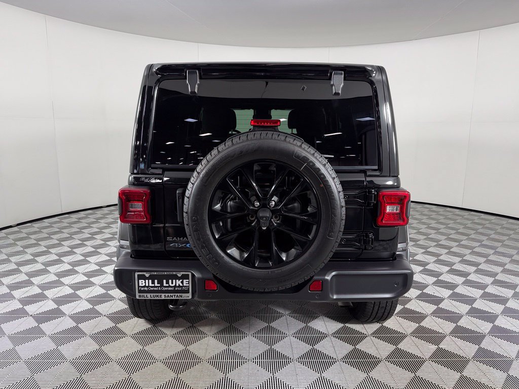 Used 2025 Jeep Wrangler Unlimited Sahara w/ Safety Group AWD/4WD image 8