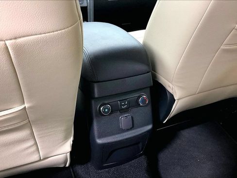 Used 2019 Ford Explorer XLT FWD image 28