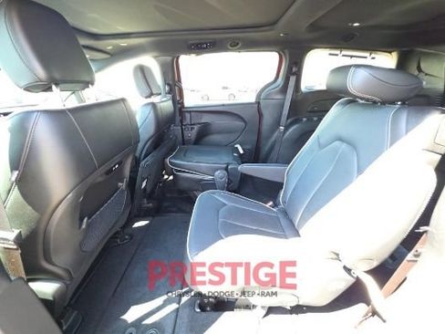 Used 2024 Chrysler Pacifica Limited w/ S Appearance Package FWD image 23