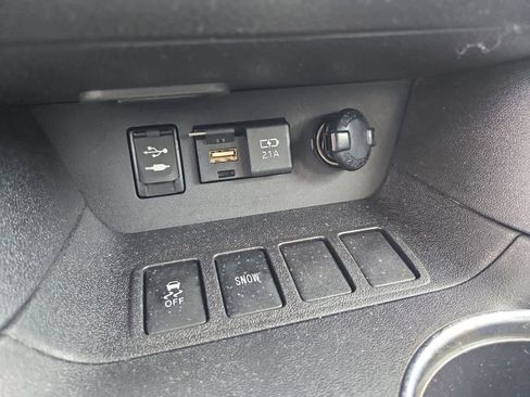 Used 2019 Toyota Highlander LE image 28