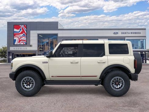 New 2026 Ford Bronco Outer Banks w/ Sasquatch Package AWD/4WD image 3