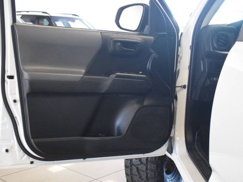 Used 2017 Toyota Tacoma SR AWD/4WD image 44