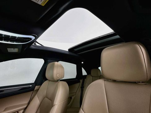 Certified 2021 Porsche Macan AWD/4WD image 22