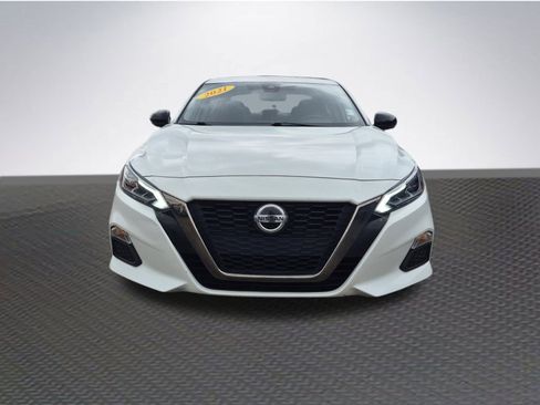 Used 2021 Nissan Altima 2.5 SR w/ SR Premium Package image 3