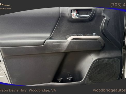 Used 2019 Toyota Tacoma TRD Sport AWD/4WD image 11