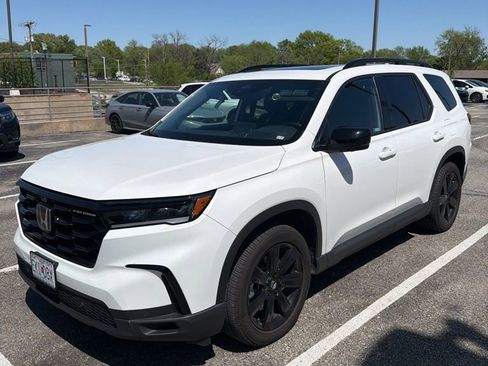 Used 2025 Honda Pilot Black Edition image 1