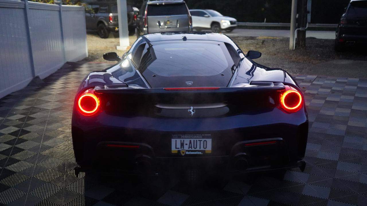 Used 2018 Ferrari 488 GTB RWD image 33