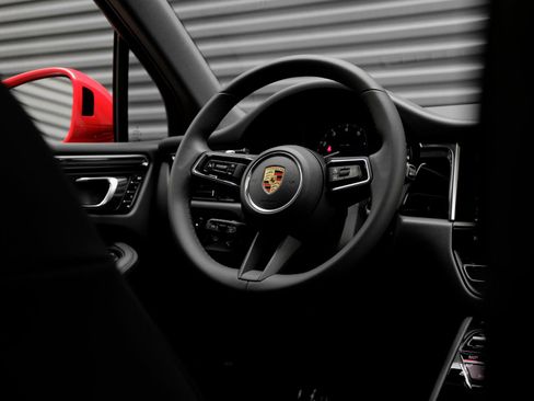 New 2025 Porsche Macan image 11