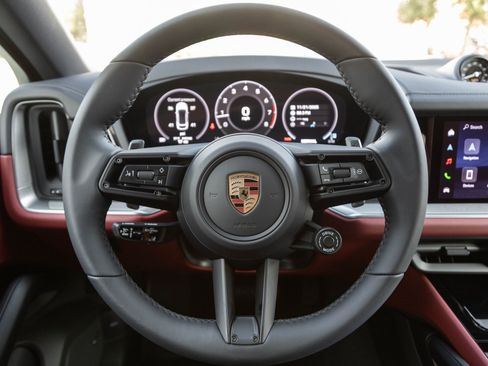 Certified 2026 Porsche Cayenne Coupe image 13