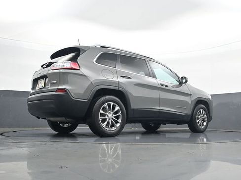 Used 2019 Jeep Cherokee Latitude Plus w/ Cold Weather Group AWD/4WD image 25