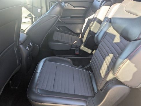 Used 2025 Ford Explorer ST-Line image 32