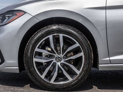 Certified 2025 Volkswagen Jetta SE FWD image 36