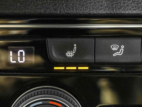 Used 2023 Volkswagen Atlas SE w/ Black Wheel Package AWD/4WD image 31