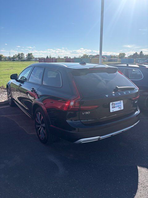 Used 2025 Volvo V90 B6 Cross Country Plus AWD/4WD image 1