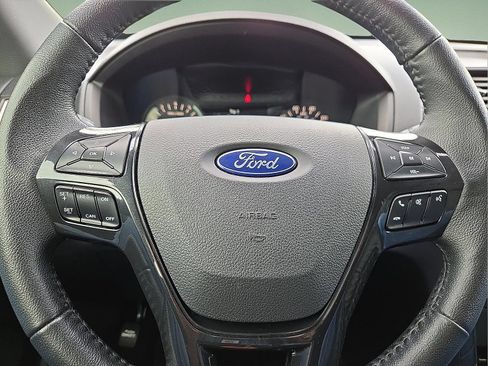 Used 2018 Ford Explorer XLT FWD image 24