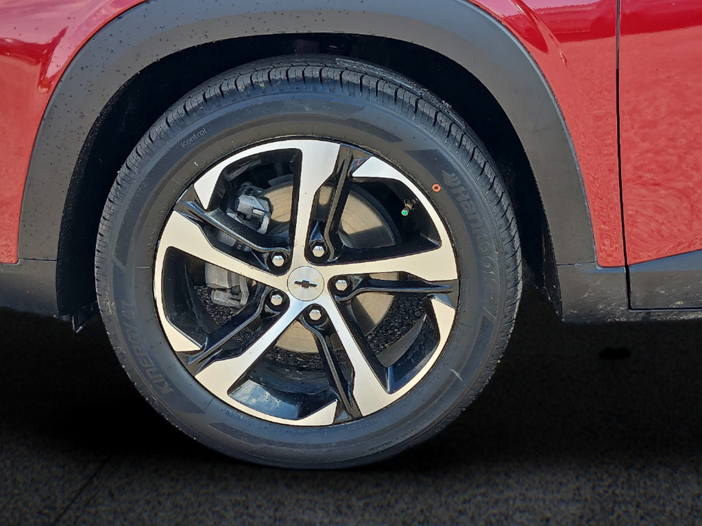 Used 2024 Chevrolet Trax RS w/ Sunroof Package FWD image 8