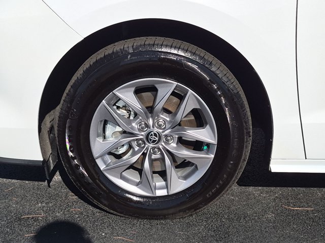 Certified 2026 Toyota Sienna LE AWD/4WD image 8