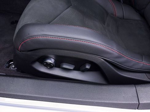 Used 2023 Chevrolet Corvette Stingray Premium Conv w/ Z51 Performance Package RWD image 19