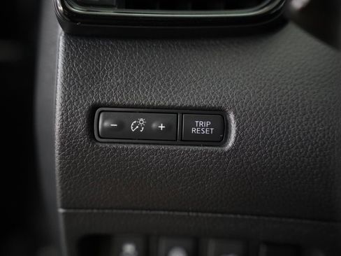 Used 2020 Nissan Rogue SV FWD image 42