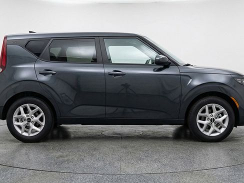 Used 2025 Kia Soul LX w/ LX Technology Package FWD image 11