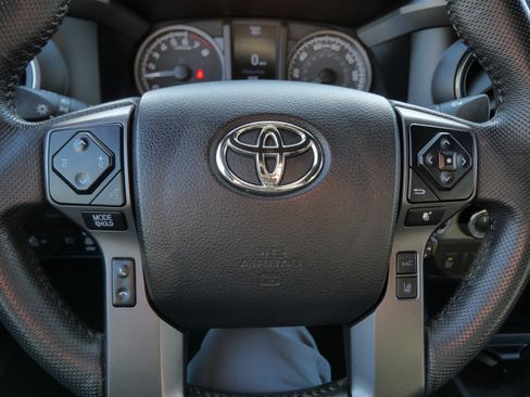 Certified 2022 Toyota Tacoma TRD Off-Road w/ Technology Package image 26