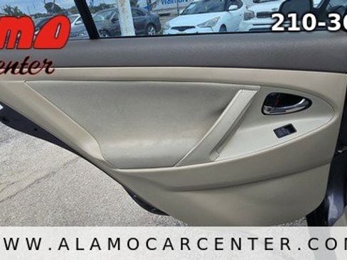 Used 2009 Toyota Camry LE FWD image 27