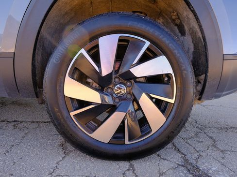 Used 2025 Volkswagen Atlas Cross Sport SE image 41