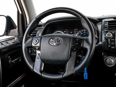 Used 2018 Toyota 4Runner TRD Off-Road AWD/4WD image 17
