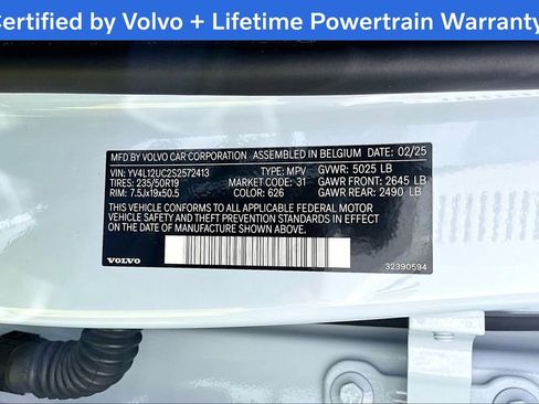 Certified 2025 Volvo XC40 B5 Plus image 44