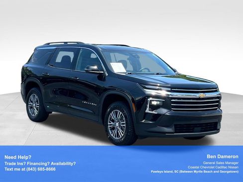 Used 2025 Chevrolet Traverse LT FWD image 3