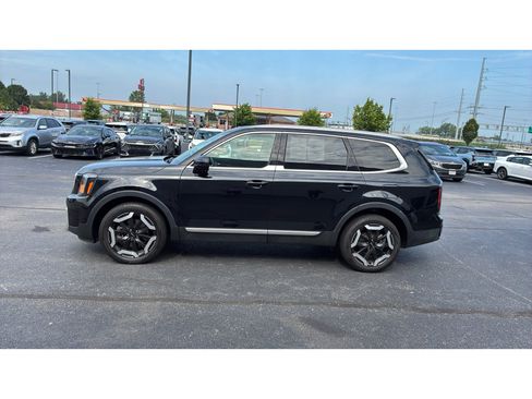 Used 2024 Kia Telluride EX w/ EX Captain's Chair Package FWD image 4